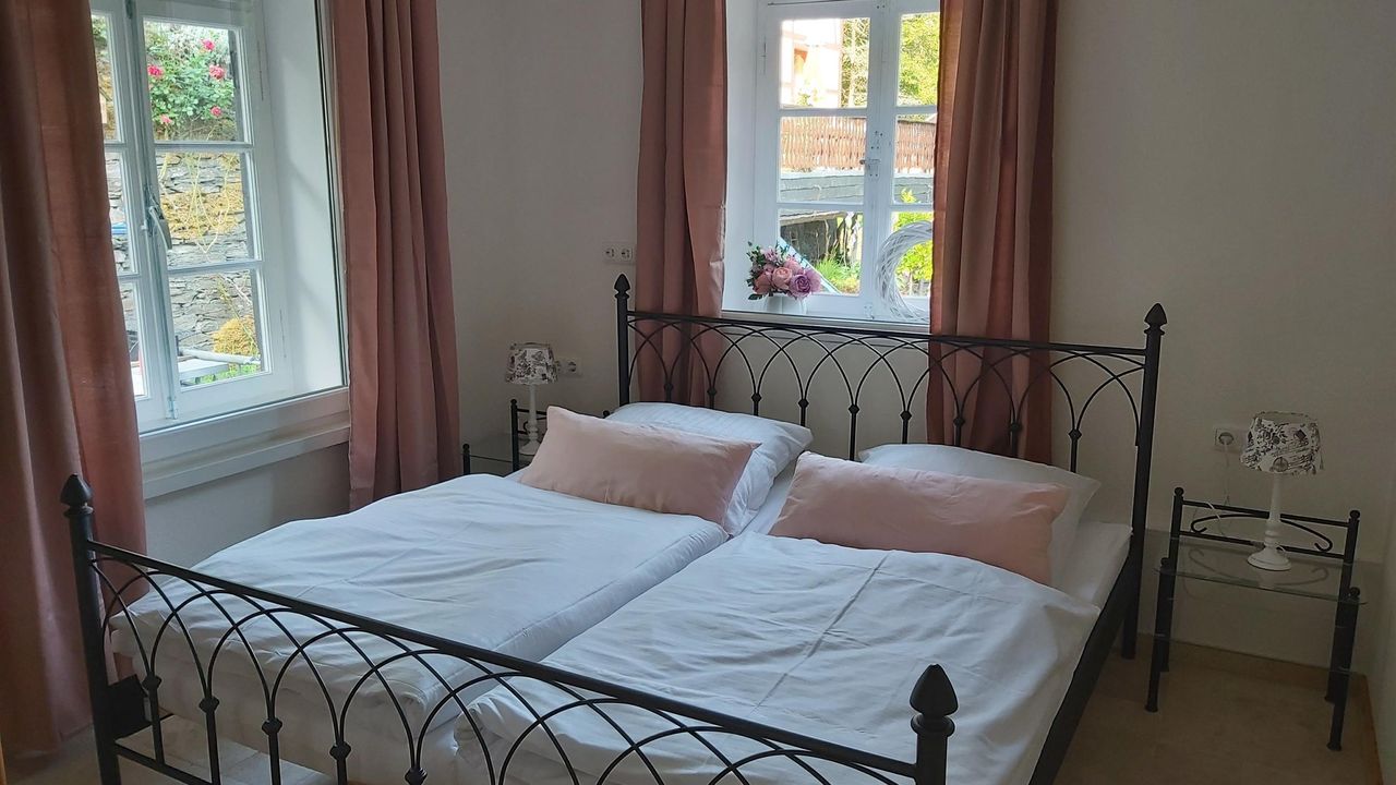 Wasserkraftwerk 3 Schlafzimmer mit Doppelbett Wasserkraftwerk 3 Schlafzimmer mit Doppelbett